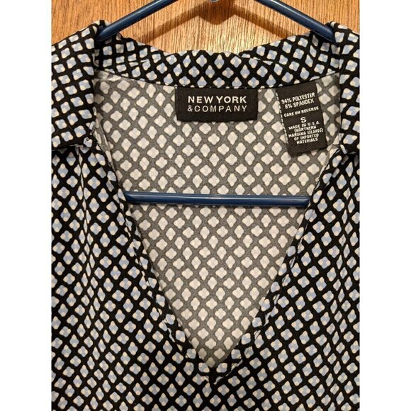 New York & Company Mod Print Top S - Picture 2 of 2